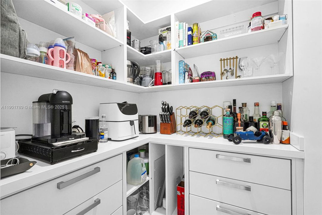 Recently Rented: $4,799 (3 beds, 2 baths, 1882 Square Feet)