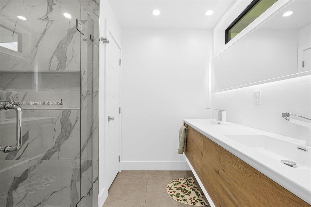 Recently Rented: $4,799 (3 beds, 2 baths, 1882 Square Feet)