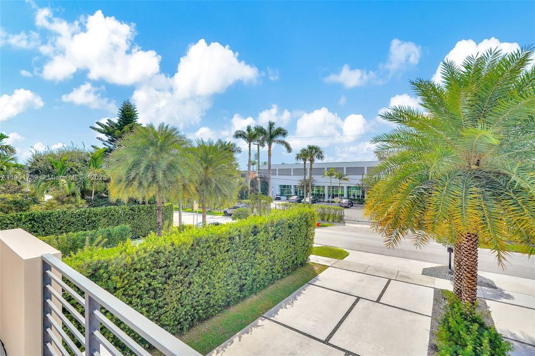 Recently Rented: $4,799 (3 beds, 2 baths, 1882 Square Feet)