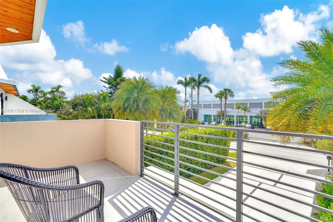 Recently Rented: $4,799 (3 beds, 2 baths, 1882 Square Feet)