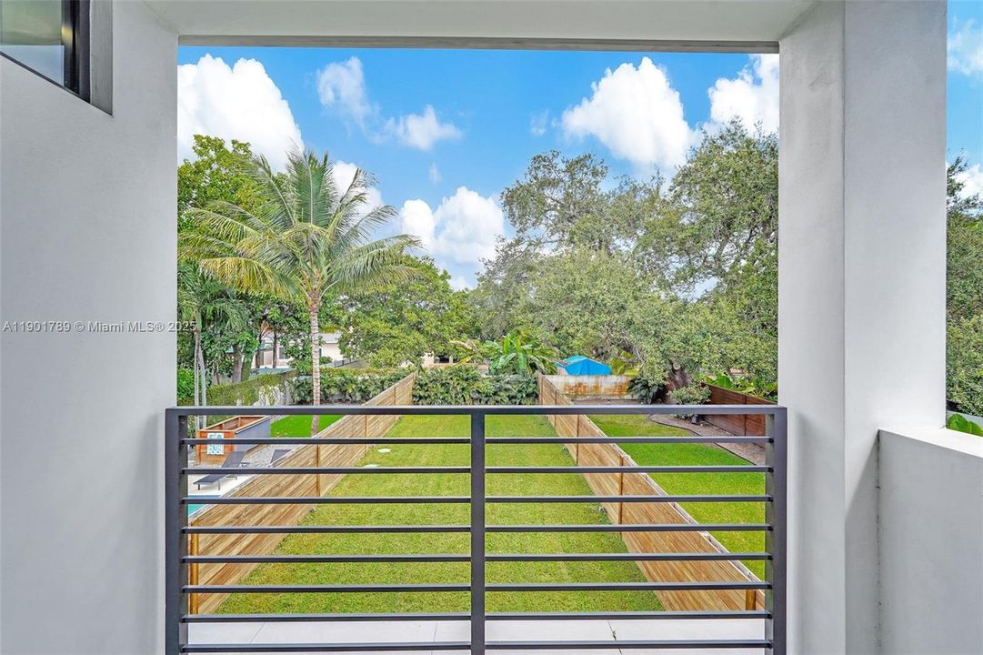 Recently Rented: $4,799 (3 beds, 2 baths, 1882 Square Feet)