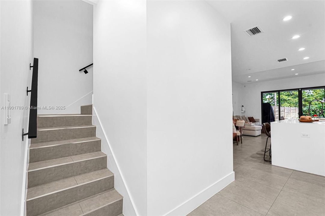 Recently Rented: $4,799 (3 beds, 2 baths, 1882 Square Feet)