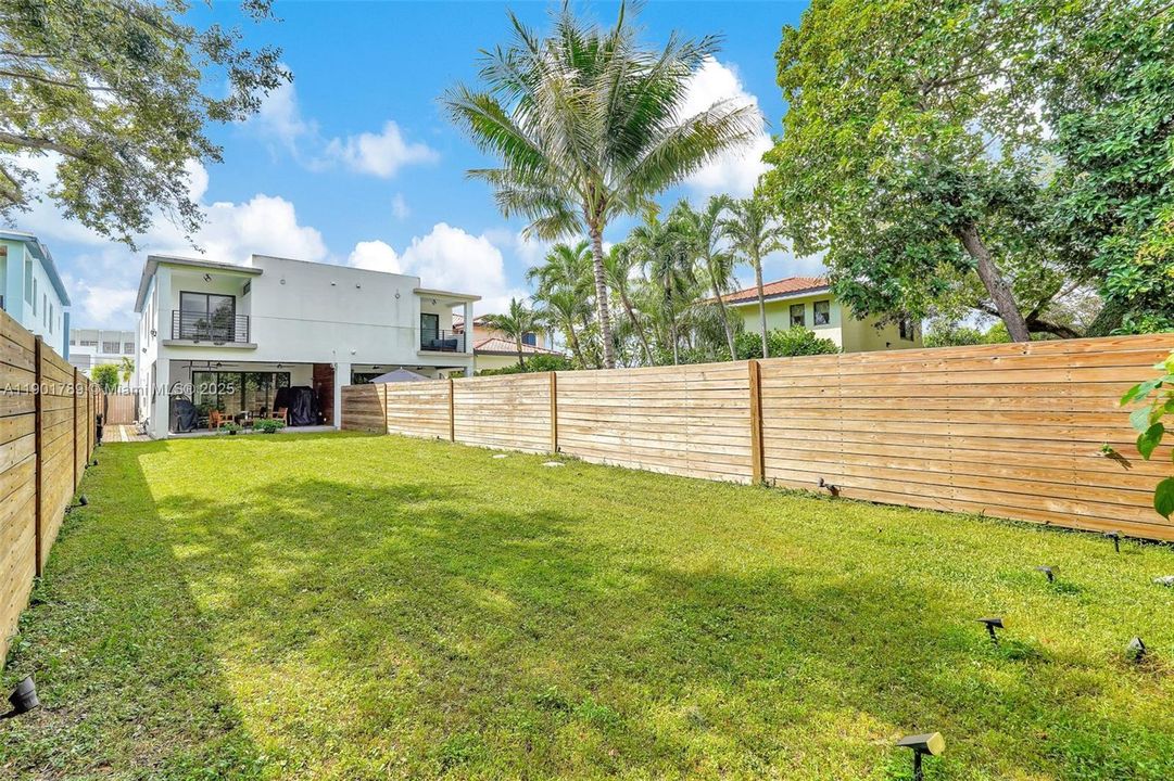 Recently Rented: $4,799 (3 beds, 2 baths, 1882 Square Feet)