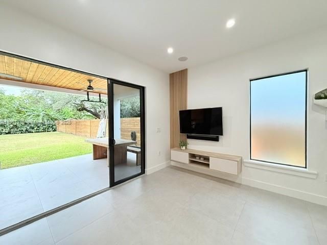 Recently Rented: $4,799 (3 beds, 2 baths, 1882 Square Feet)