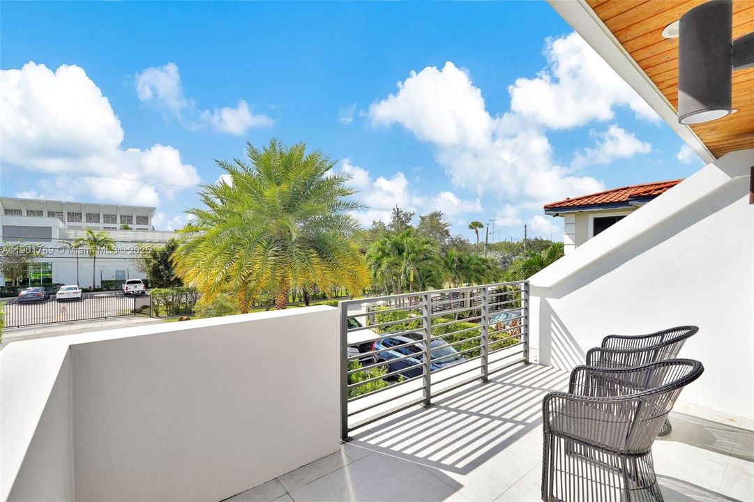 Recently Rented: $4,799 (3 beds, 2 baths, 1882 Square Feet)