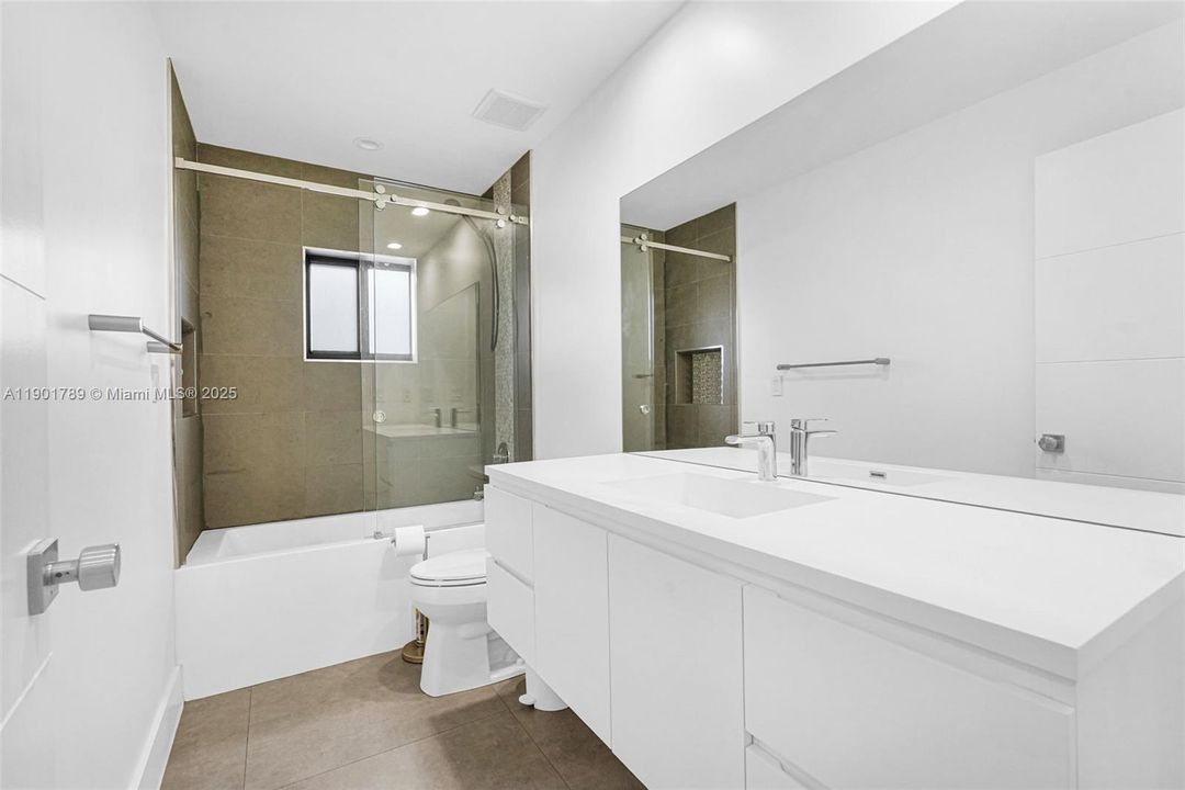 Recently Rented: $4,799 (3 beds, 2 baths, 1882 Square Feet)