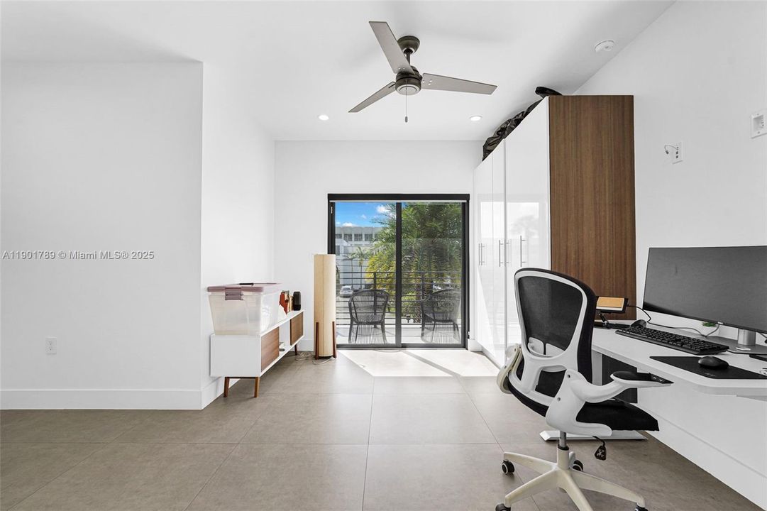 Recently Rented: $4,799 (3 beds, 2 baths, 1882 Square Feet)