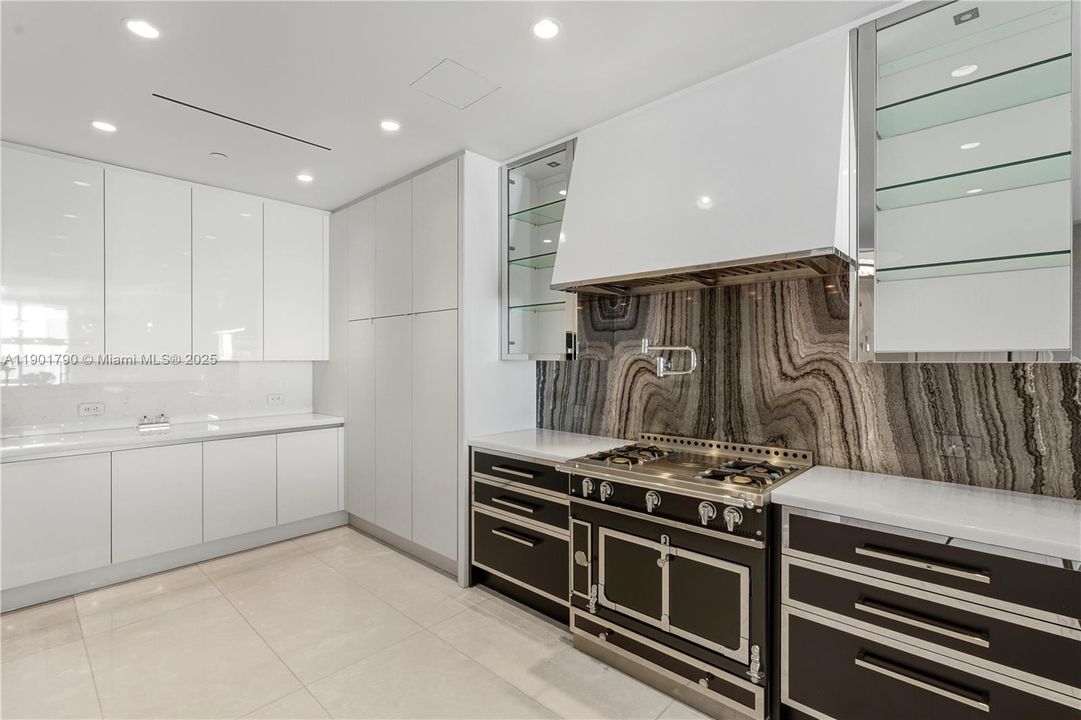 For Sale: $7,500,000 (4 beds, 5 baths, 2987 Square Feet)