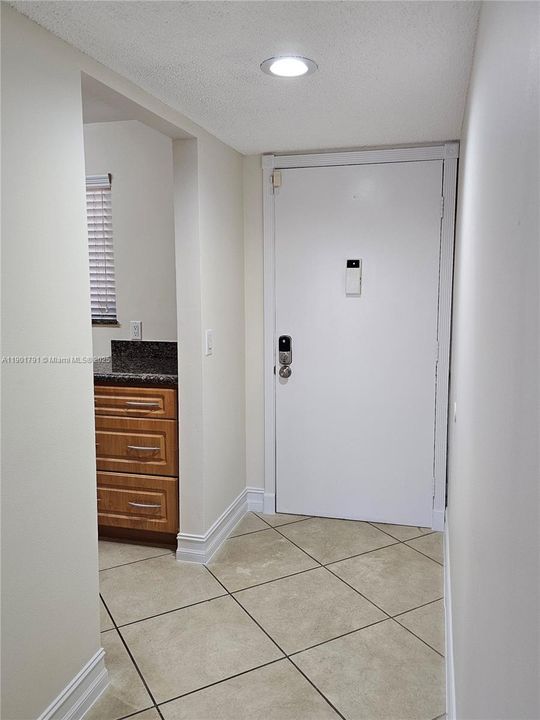 For Rent: $2,200 (2 beds, 2 baths, 985 Square Feet)