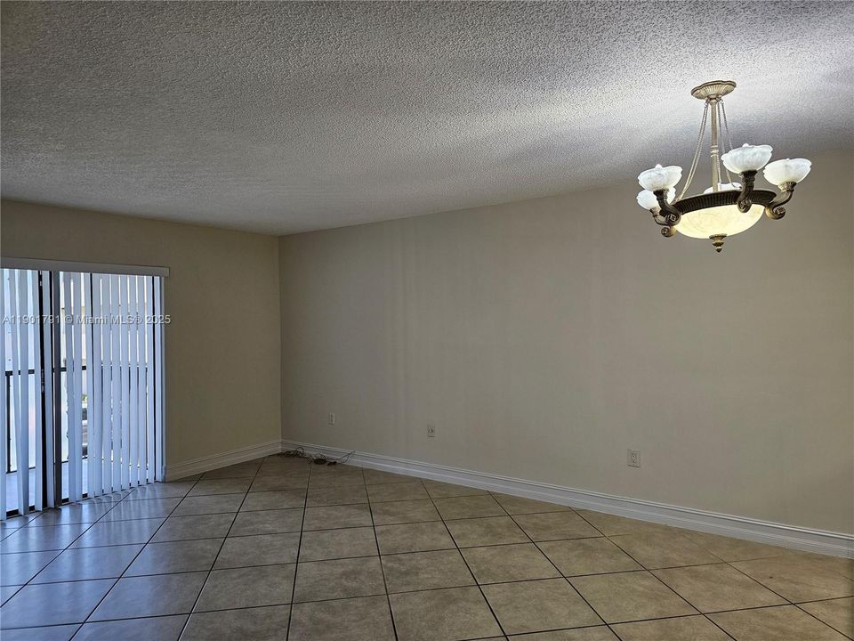 For Rent: $2,200 (2 beds, 2 baths, 985 Square Feet)