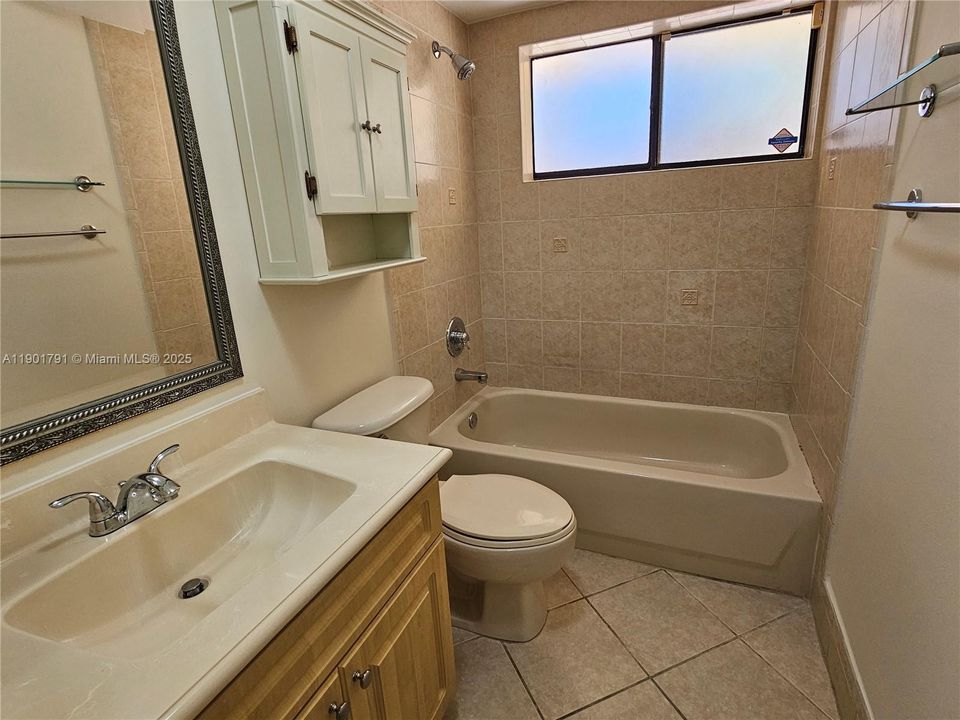 For Rent: $2,200 (2 beds, 2 baths, 985 Square Feet)