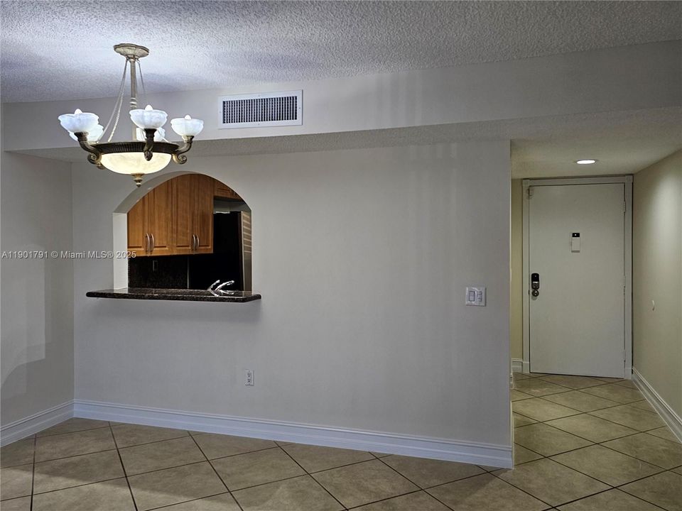 For Rent: $2,200 (2 beds, 2 baths, 985 Square Feet)