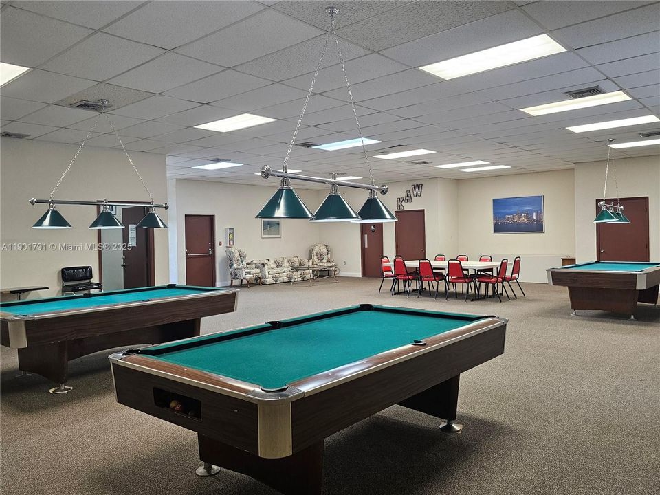 For Rent: $2,200 (2 beds, 2 baths, 985 Square Feet)