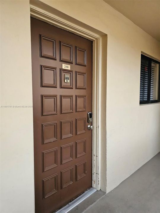 For Rent: $2,200 (2 beds, 2 baths, 985 Square Feet)