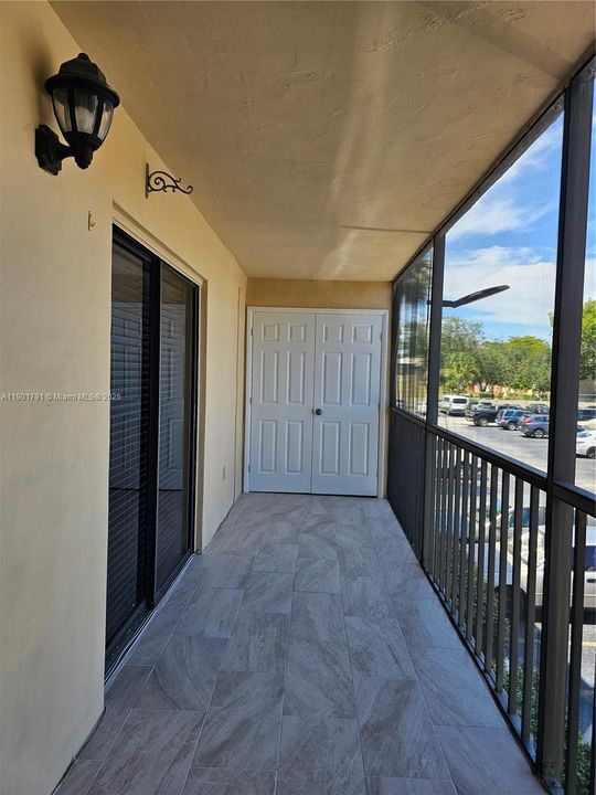 For Rent: $2,200 (2 beds, 2 baths, 985 Square Feet)