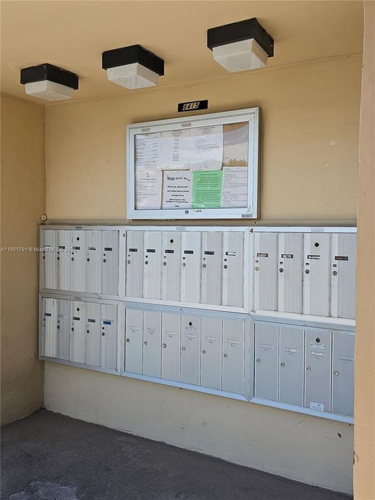 For Rent: $2,200 (2 beds, 2 baths, 985 Square Feet)