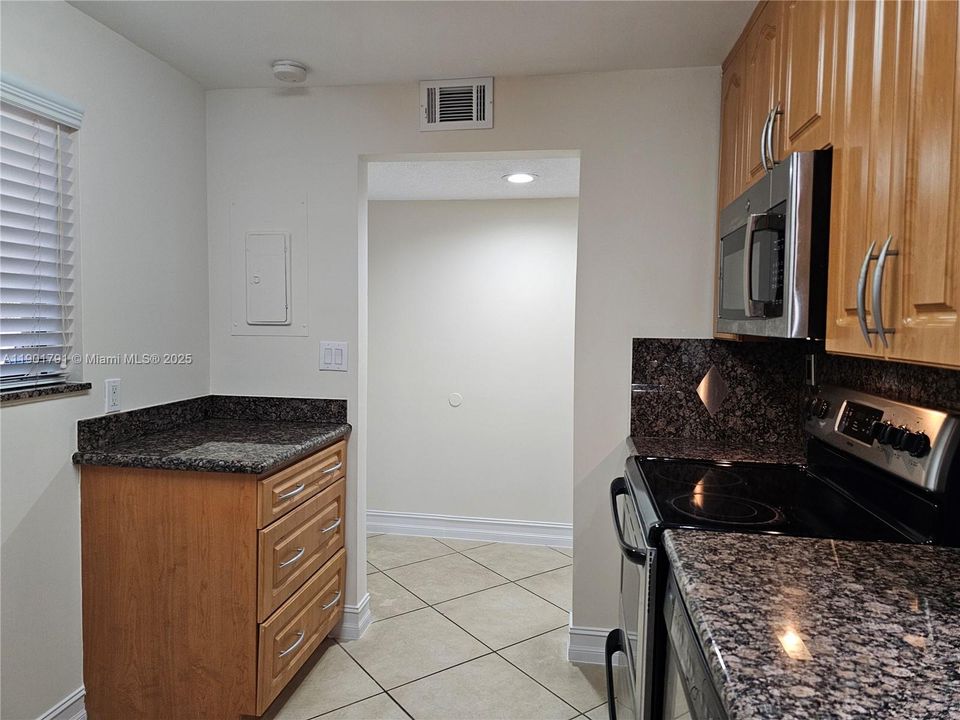 For Rent: $2,200 (2 beds, 2 baths, 985 Square Feet)