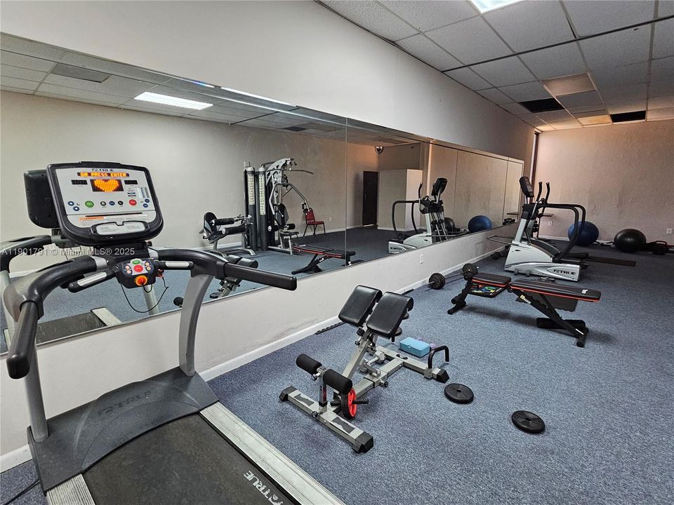 For Rent: $2,200 (2 beds, 2 baths, 985 Square Feet)