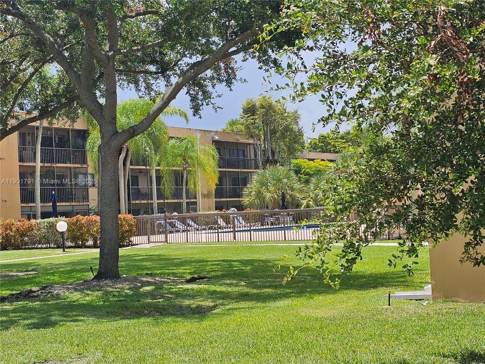 For Rent: $2,200 (2 beds, 2 baths, 985 Square Feet)