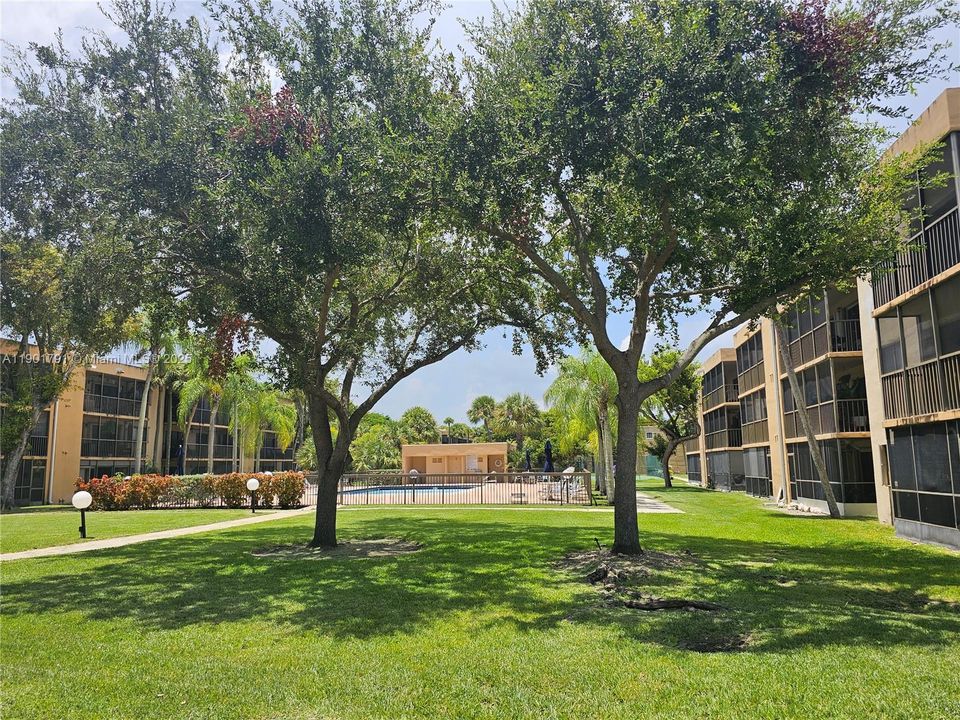 For Rent: $2,200 (2 beds, 2 baths, 985 Square Feet)