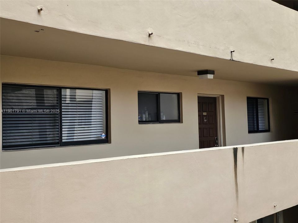 For Rent: $2,200 (2 beds, 2 baths, 985 Square Feet)