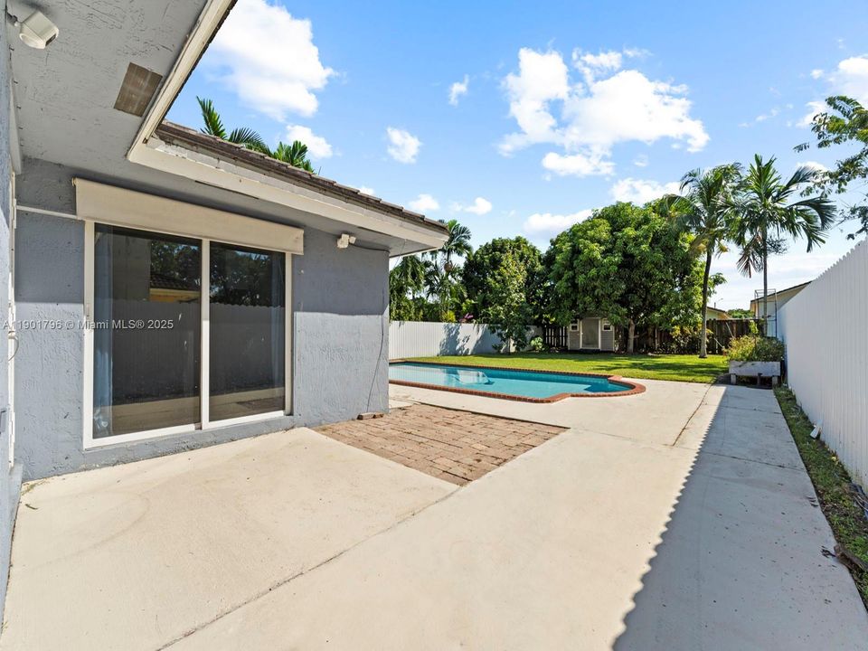 For Sale: $614,900 (3 beds, 2 baths, 1241 Square Feet)