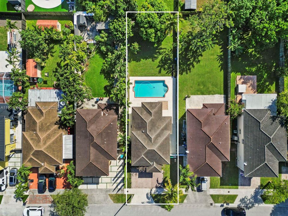 For Sale: $614,900 (3 beds, 2 baths, 1241 Square Feet)