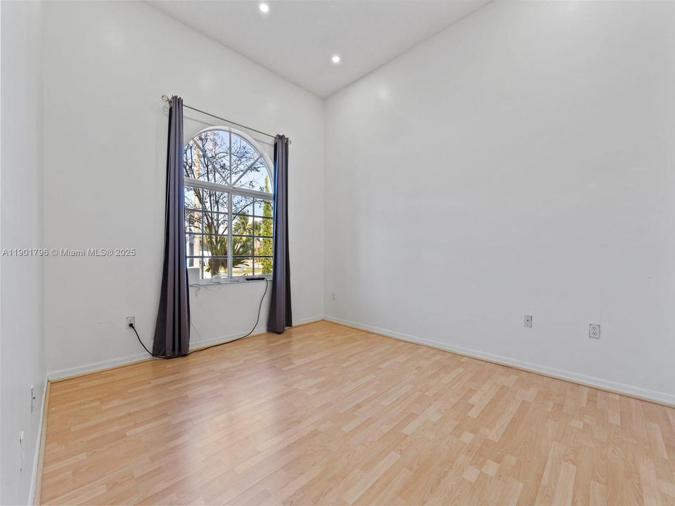 For Sale: $614,900 (3 beds, 2 baths, 1241 Square Feet)