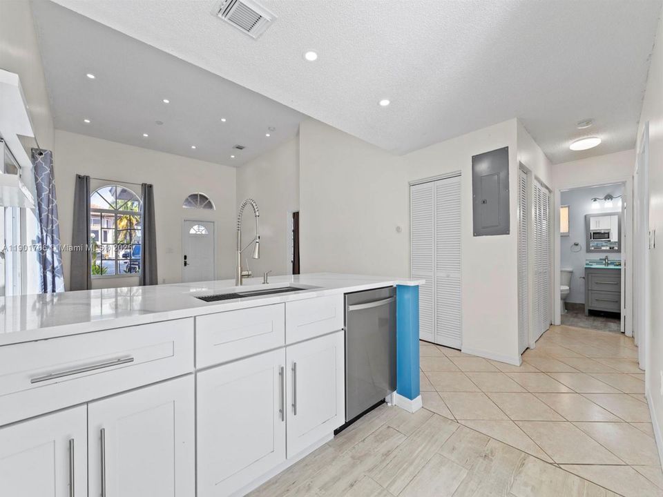 For Sale: $614,900 (3 beds, 2 baths, 1241 Square Feet)