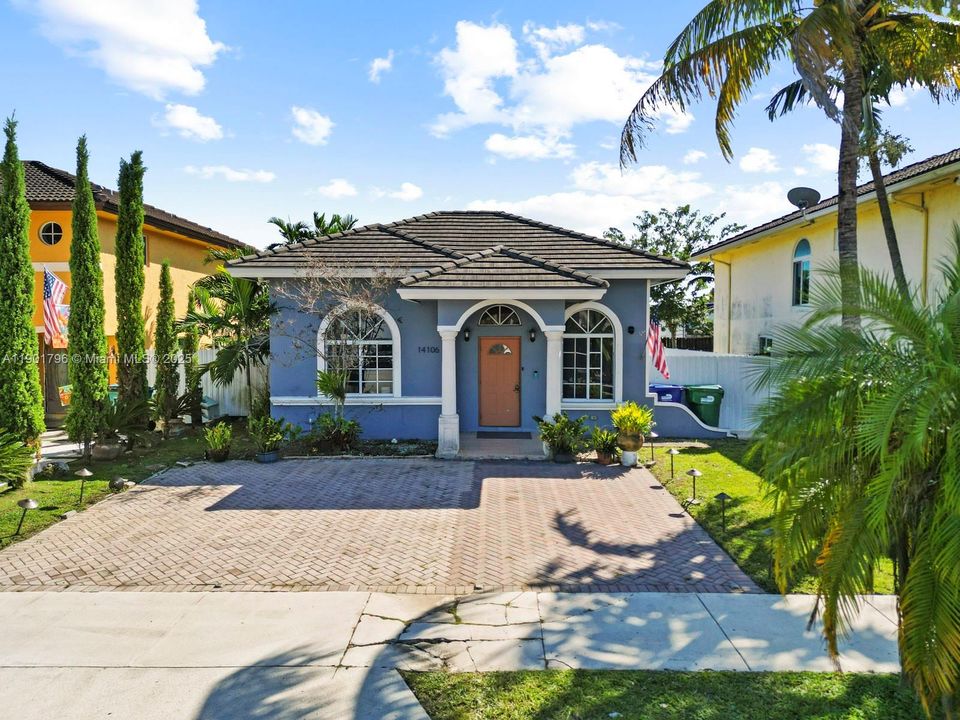 For Sale: $614,900 (3 beds, 2 baths, 1241 Square Feet)