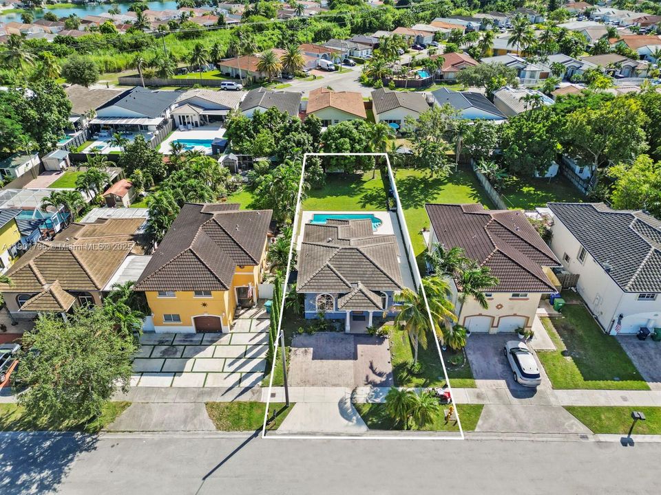 For Sale: $614,900 (3 beds, 2 baths, 1241 Square Feet)