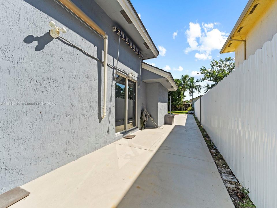 For Sale: $614,900 (3 beds, 2 baths, 1241 Square Feet)