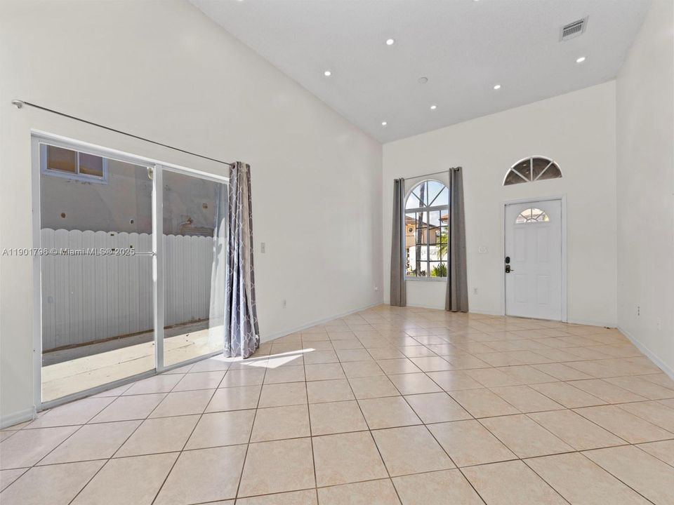 For Sale: $614,900 (3 beds, 2 baths, 1241 Square Feet)