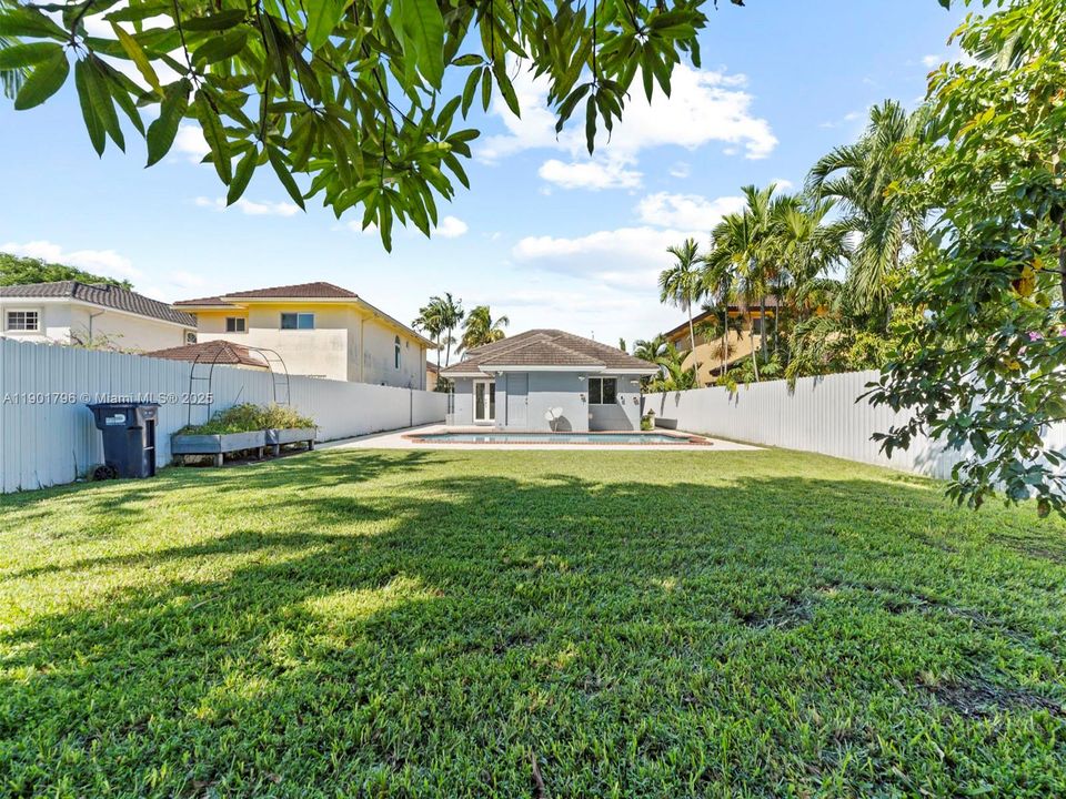 For Sale: $614,900 (3 beds, 2 baths, 1241 Square Feet)