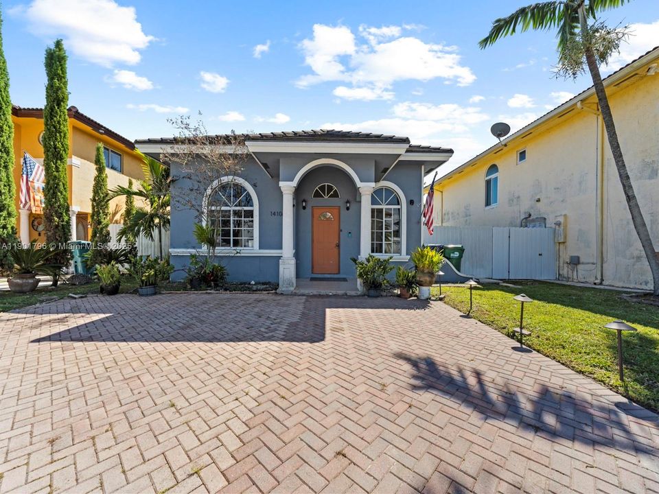 For Sale: $614,900 (3 beds, 2 baths, 1241 Square Feet)