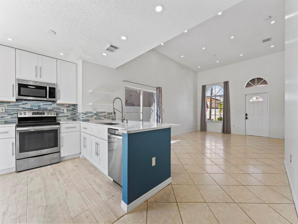 For Sale: $614,900 (3 beds, 2 baths, 1241 Square Feet)