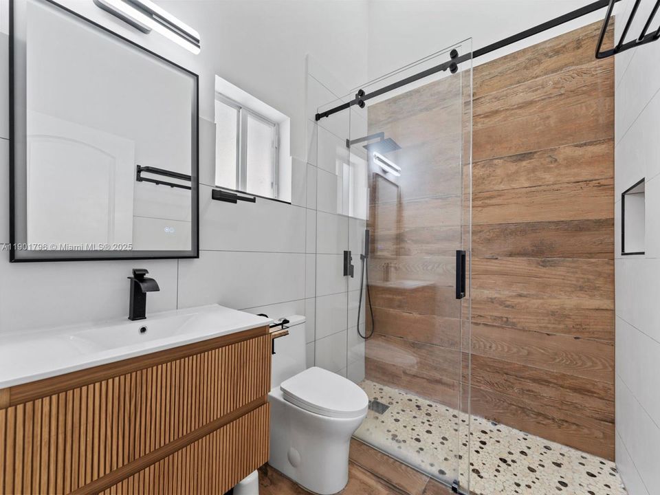 For Sale: $614,900 (3 beds, 2 baths, 1241 Square Feet)