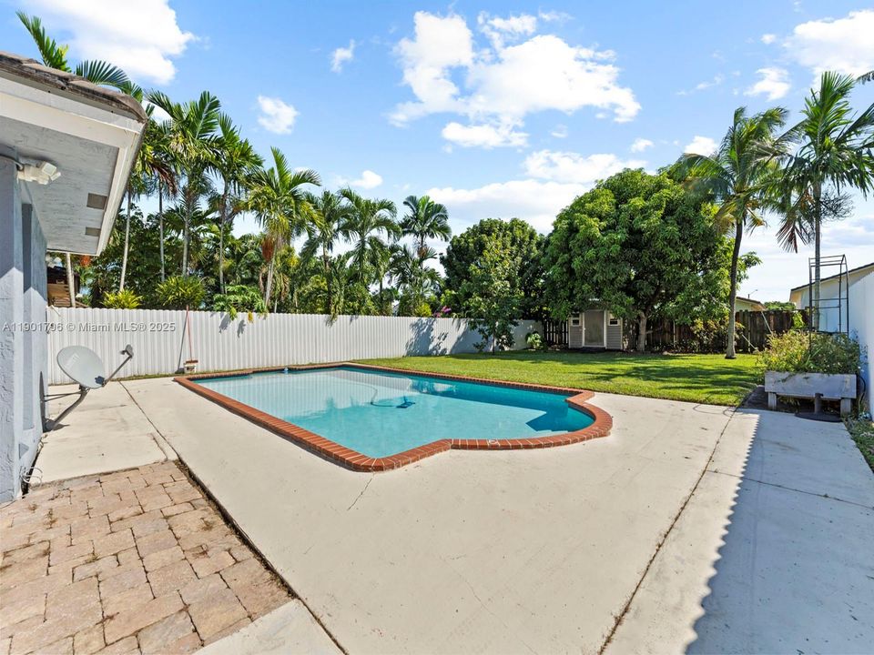 For Sale: $614,900 (3 beds, 2 baths, 1241 Square Feet)