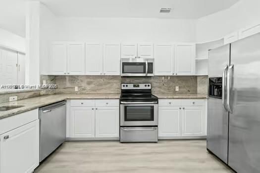 Recently Rented: $3,875 (3 beds, 2 baths, 2080 Square Feet)