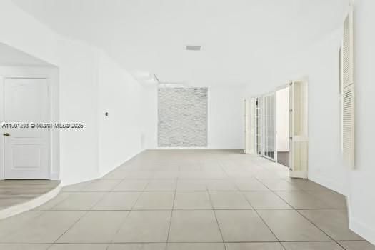 Recently Rented: $3,875 (3 beds, 2 baths, 2080 Square Feet)