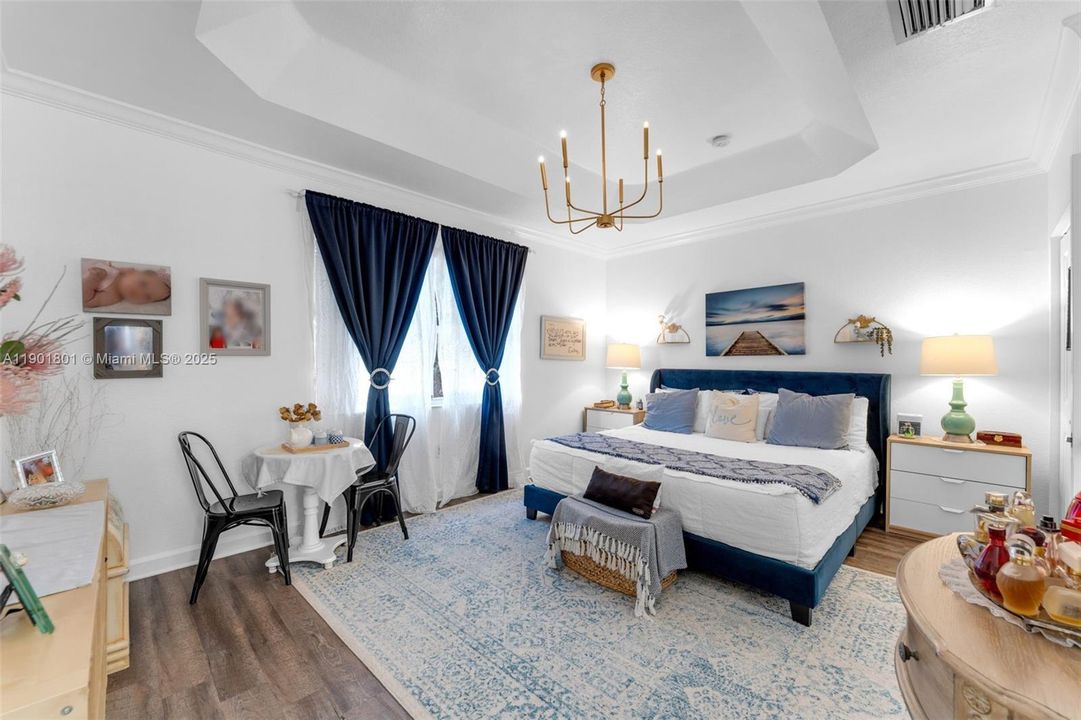 待售: $290,000 (2 贝兹, 2 浴室, 1069 平方英尺)