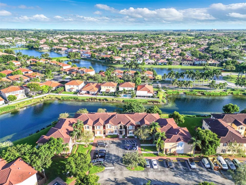 待售: $290,000 (2 贝兹, 2 浴室, 1069 平方英尺)