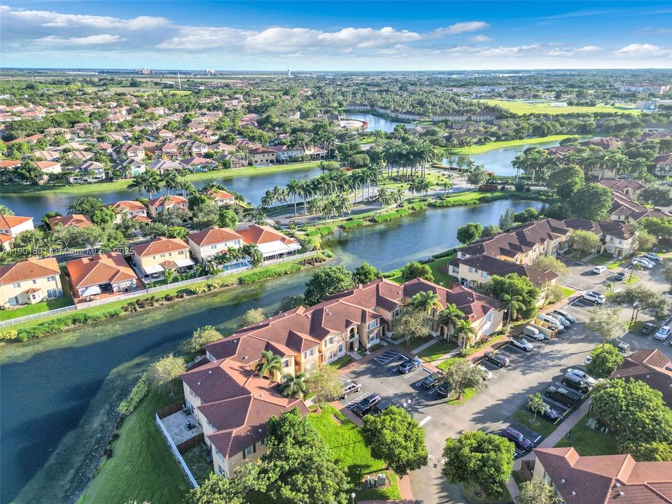 待售: $290,000 (2 贝兹, 2 浴室, 1069 平方英尺)