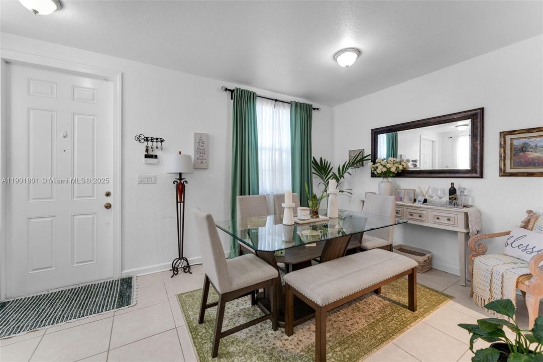 待售: $290,000 (2 贝兹, 2 浴室, 1069 平方英尺)