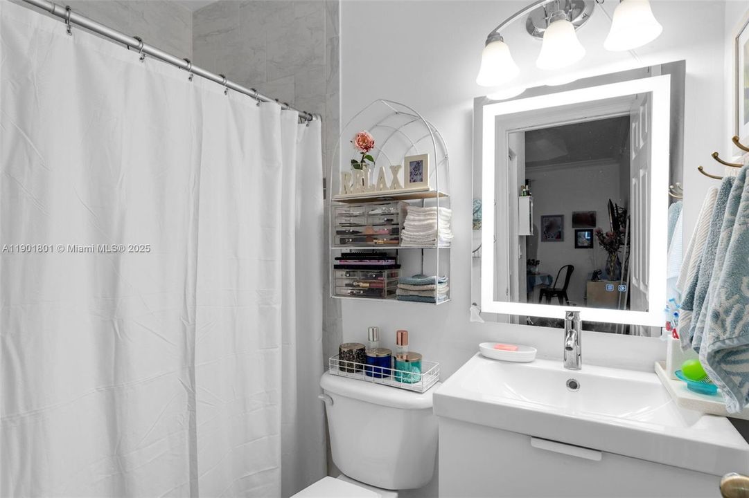 待售: $290,000 (2 贝兹, 2 浴室, 1069 平方英尺)