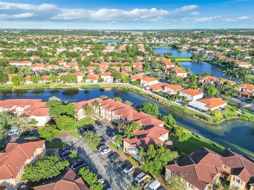 待售: $290,000 (2 贝兹, 2 浴室, 1069 平方英尺)