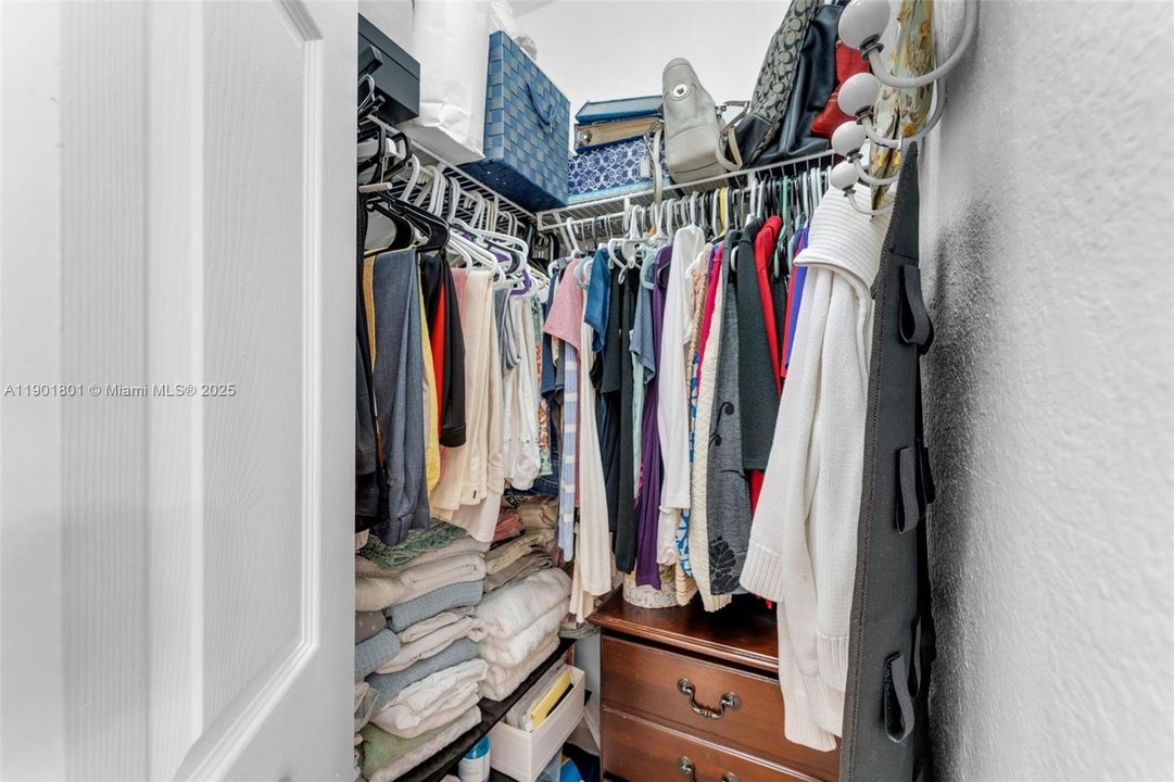 待售: $290,000 (2 贝兹, 2 浴室, 1069 平方英尺)