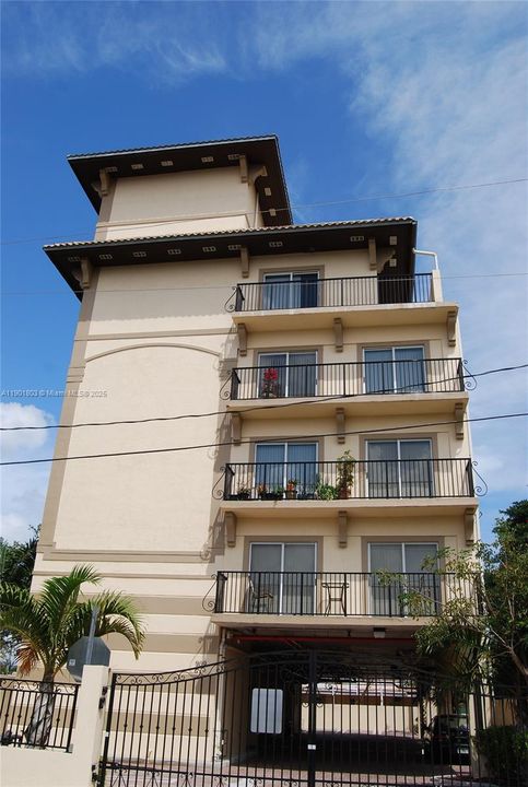 Недавно арендовано: $1,950 (1 спален, 2 ванн, 0 Квадратных фут)