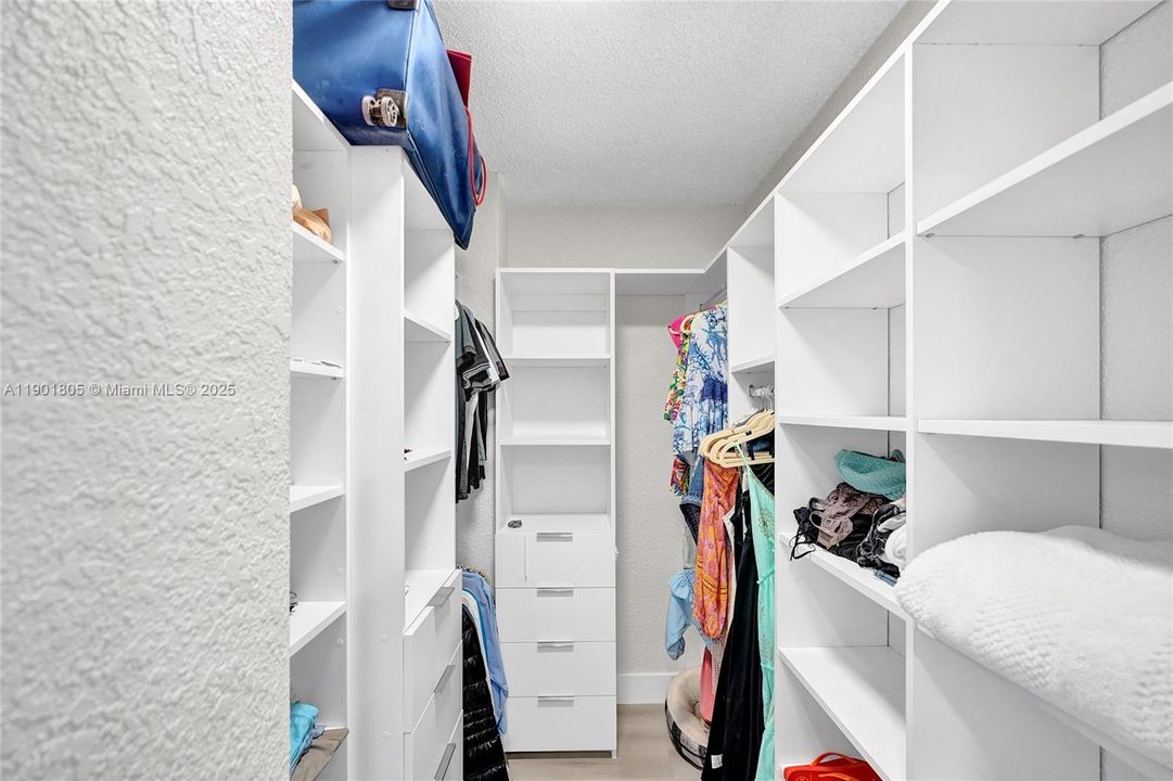 For Rent: $3,600 (1 beds, 1 baths, 835 Square Feet)