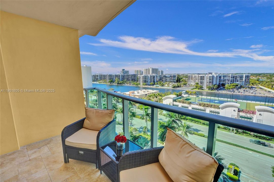 For Rent: $3,600 (1 beds, 1 baths, 835 Square Feet)